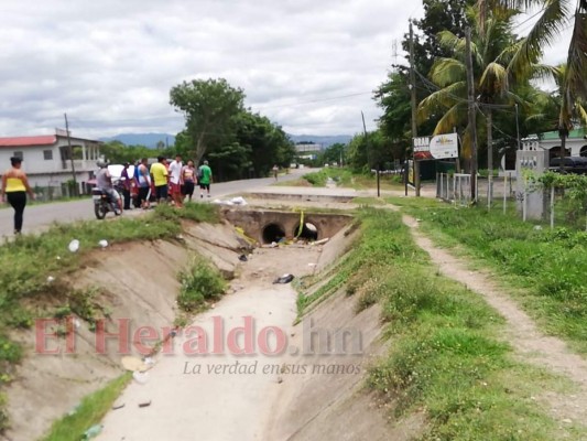 Tristes imágenes: familiares lloran a las víctimas del accidente en El Porvenir