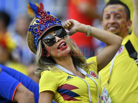 Hermosas colombianas presenciaron el pase a octavos de su equipo ante Senegal