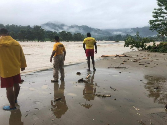 En imágenes: La tempestad no pasa para habitantes del Valle de Sula, que siguen bajo el agua tras potentes lluvias