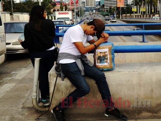 FOTOS: Capitalinos muestran su apoyo a Wilson Berríos en recolecta