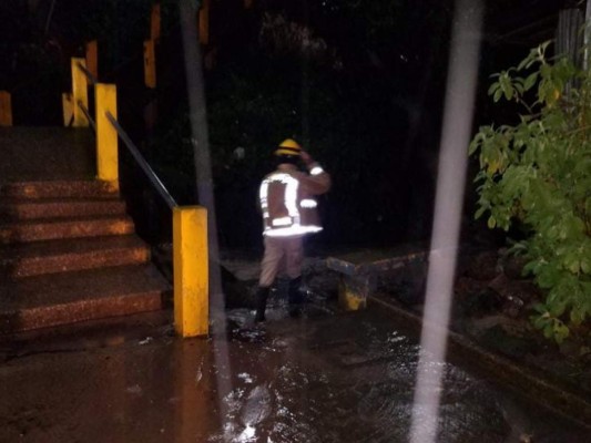 FOTOS: Casas y calles inundadas dejan fuertes lluvias en el país