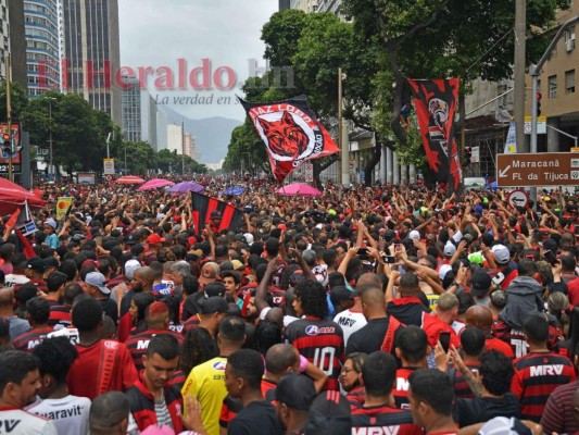 FOTOS: El multitudinario recibimiento de los hinchas al Flamengo luego de ganar la Copa Libertadores