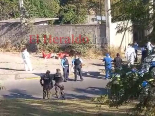 Un rótulo, una faja y dos cadáveres: el dantesco hallazgo en la salida al norte de la capital