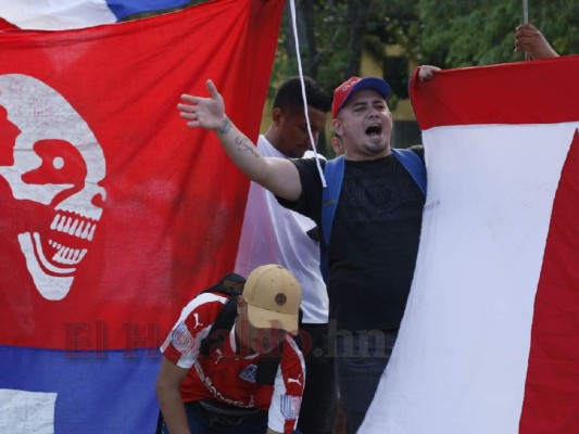 FOTOS: La Ultra Fiel pinta de tricolor las calles sampedranas en apoyo al León