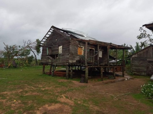 FOTOS: Huracán Iota ya deja severos daños en La Mosquitia