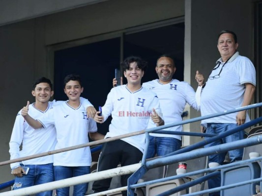 El ambiente en el estadio Olímpico previo al Honduras-Jamaica