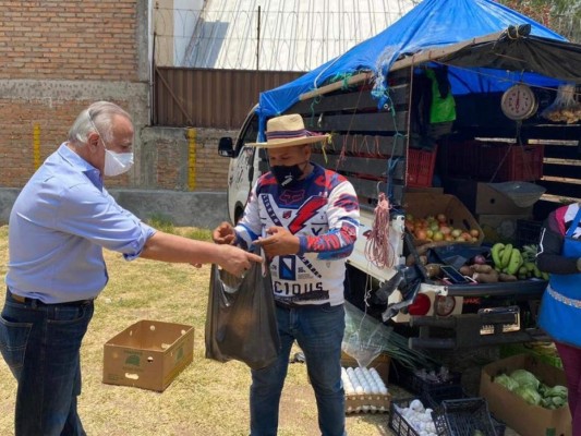 Precandidatos ya andan en campaña política y presumen su lado más 'humilde'