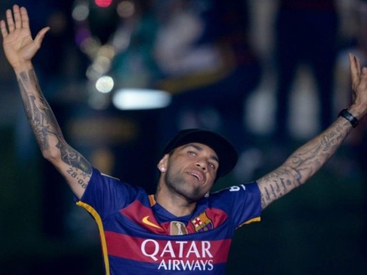 Dani Alves, el futbolista con más títulos en la historia (Fotos)