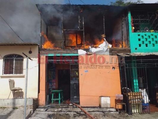 Las primeras imágenes del voraz incendio en barrio Bella Vista