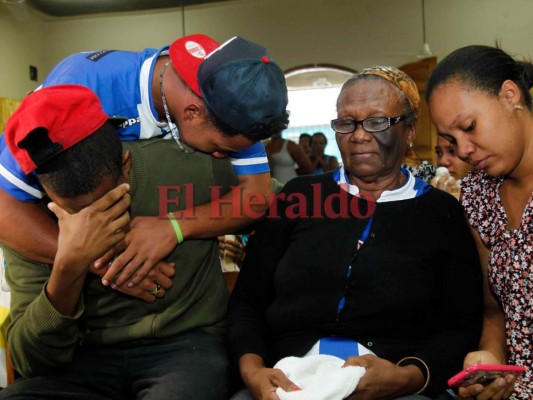 FOTOS: Desgarradoras imágenes de familiares y amigos en velorio de Juan Carlos García