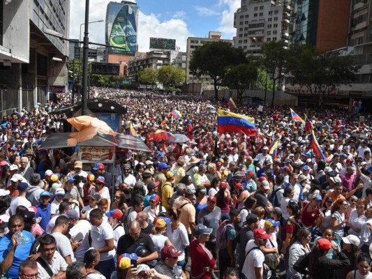 Masivas manifestaciones en Venezuela desafían régimen de Nicolás Maduro