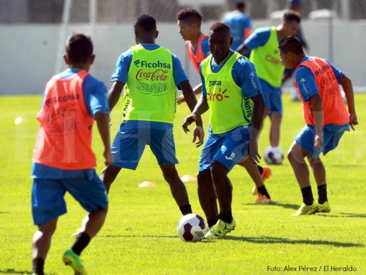 La H entrena en Comayagua con camisa nueva