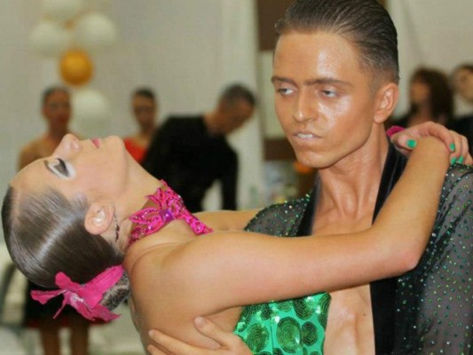 La cara de un bailarín que provocó una batalla de memes en internet