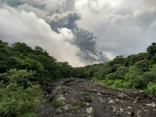 Impactantes imágenes de la explosión del Volcán de Fuego en Guatemala