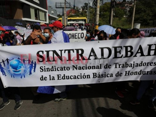 Miles de maestros Proheco protestan por su permanencia en la capital (FOTOS)