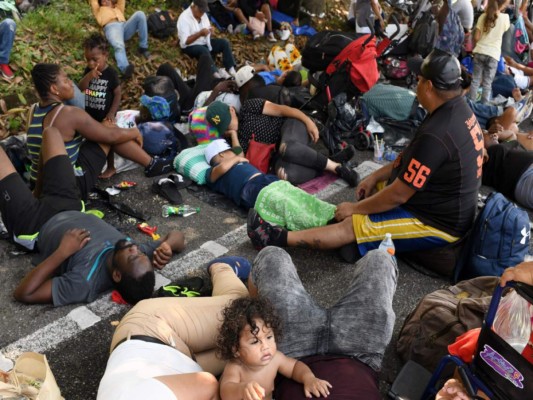 Caravana migrante de hondureños, salvadoreños y haitianos suma más personas en México (Fotos)