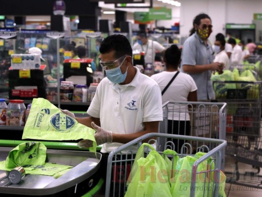 Control de temperatura, distancia y desinfección: así es ir al supermercado en tiempos de pandemia