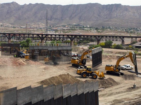 FOTOS: El muro privado que construyeron los simpatizantes de Trump en la frontera con México