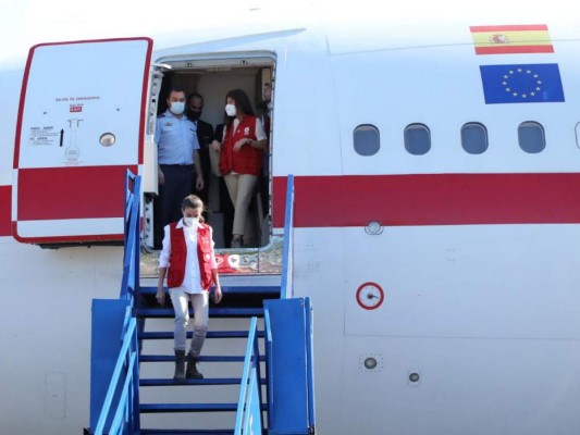 El sencillo look de la reina Letizia en su visita solidaria a Honduras (FOTOS)