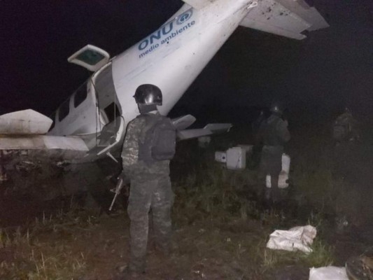 Una Biblia, drogas y un mensaje sobre el medio ambiente: Lo hallado en narcoavioneta en La Mosquitia (FOTOS)