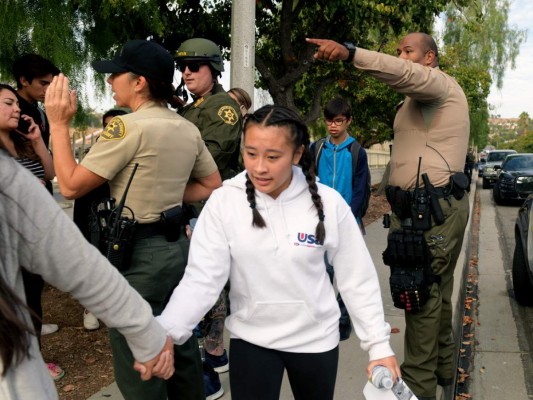 FOTOS: El drama y dolor que dejó tiroteo en secundaria de Los Ángeles