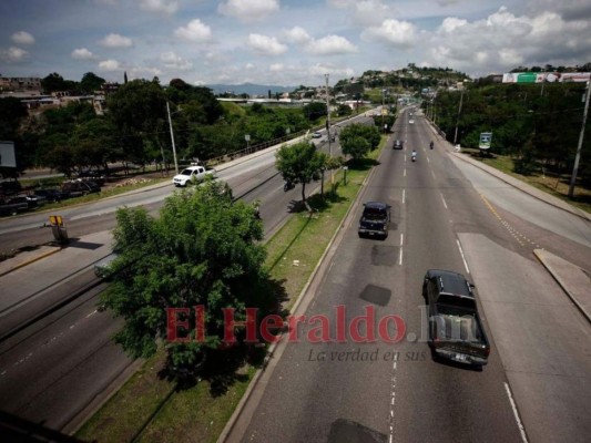 Baches, tierra y alcantarillas destapadas: deterioradas calles de la capital (FOTOS)