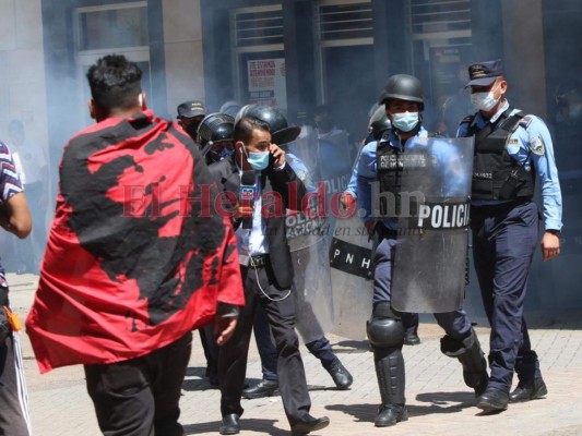 FOTOS: En disturbios termina marcha convocada por grupos sindicales