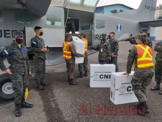 Elecciones 2021: Avanza traslado de maletas electorales vía aérea y terrestre (FOTOS)