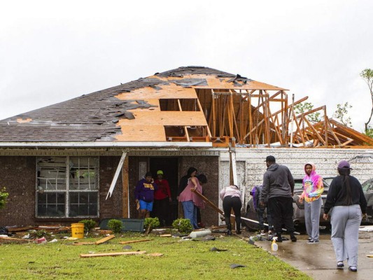 FOTOS: Caos y daños 'catrastróficos' dejan tornados al sur de Estados Unidos