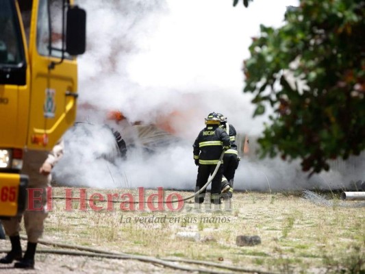 Las imágenes que dejó voraz incendio en planta de la ENEE