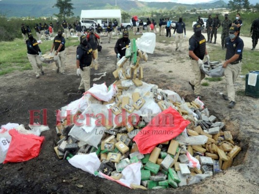 Así fue la 'incineración sin precedentes' de más de 3 mil kilogramos de cocaína en la capital 