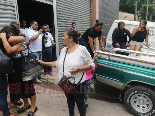 Luto y dolor: retiran cuerpos de mujer embarazada y niño asesinados en masacre de El Guanacaste