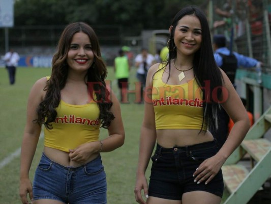 Bellas catrachas adornaron el duelo Juticalpa vs Marathón en el Yankel Rosenthal