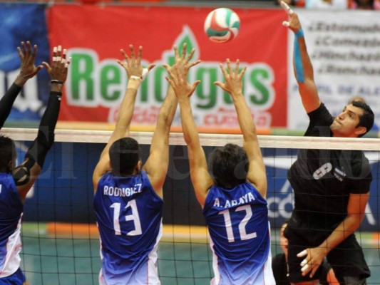 Seleccion de Volibol 2015 posa para EL HERALDO tras el Norceca en México