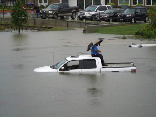 FOTOS: Texas y Luisiana, con agua hasta el cuello por tormenta Imelda