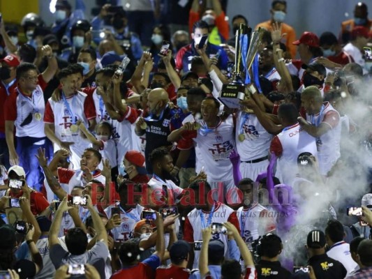 Euforia y emoción total: Así celebró su copa 34 el Olimpia (Fotos)