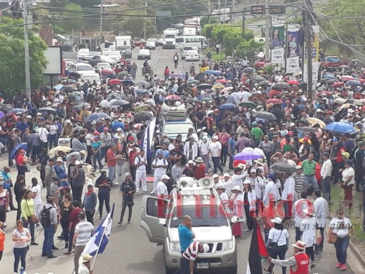 FOTOS: La masiva movilización de médicos y maestros en la capital de Honduras