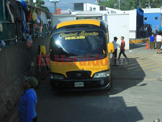 Así quedó la escena del sangriento ataque de sicaria a bus rapidito