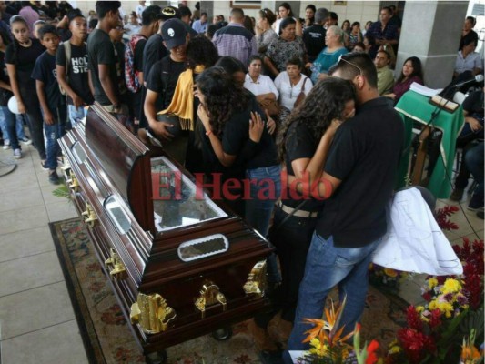 FOTOS: Triste adiós a maestro asesinado en el Instituto Técnico Honduras