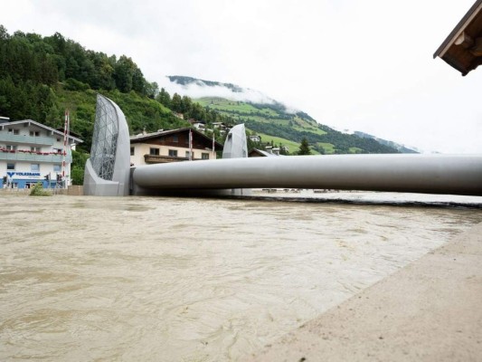 Fotos del recorrido de Merkel por zonas de Europa devastadas por inundaciones