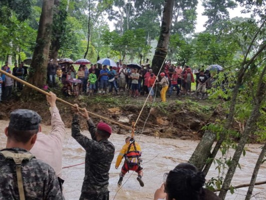 En imágenes: La tempestad no pasa para habitantes del Valle de Sula, que siguen bajo el agua tras potentes lluvias