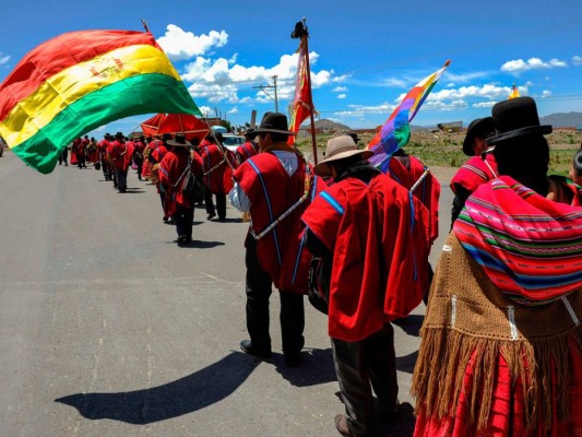 FOTOS: Ponchos Rojos, la fiel milicia aymara de Evo que rechaza transición en Bolivia