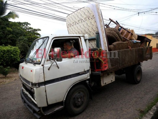 Pobladores de la colonias La Vega y Betania inician a evacuar por amenaza de Iota (Fotos)