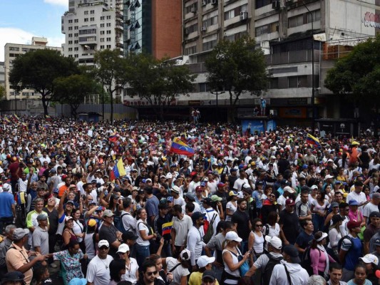 Masivas manifestaciones en Venezuela desafían régimen de Nicolás Maduro