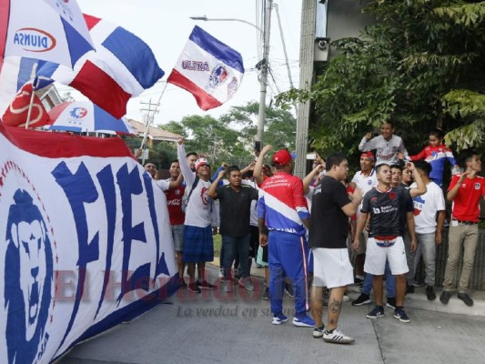 FOTOS: La Ultra Fiel pinta de tricolor las calles sampedranas en apoyo al León