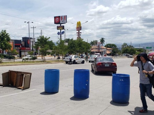 FOTOS: Sin paso en bulevar Suyapa por protestas frente a UNAH