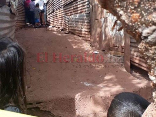 FOTOS: La escena del violento asesinato de una mujer en la capital