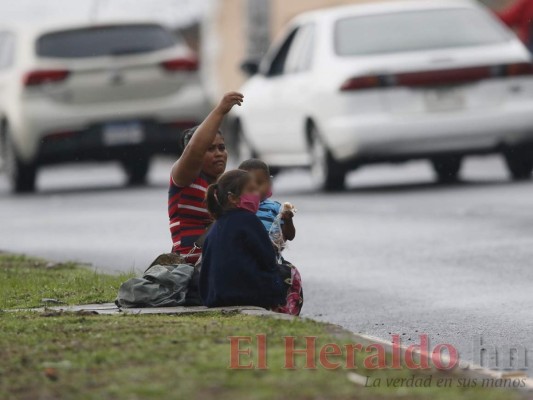 FOTOS: Los rostros inocentes de la mendicidad provocada por el Covid-19