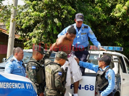 Las imágenes de un cabecilla y siete miembros de la pandilla 18 detenidos en San Pedro Sula