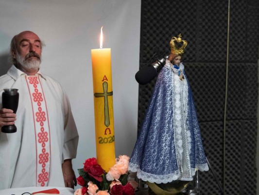 Un domingo de Pascua con las iglesias vacías y un papa solo en el Vaticano